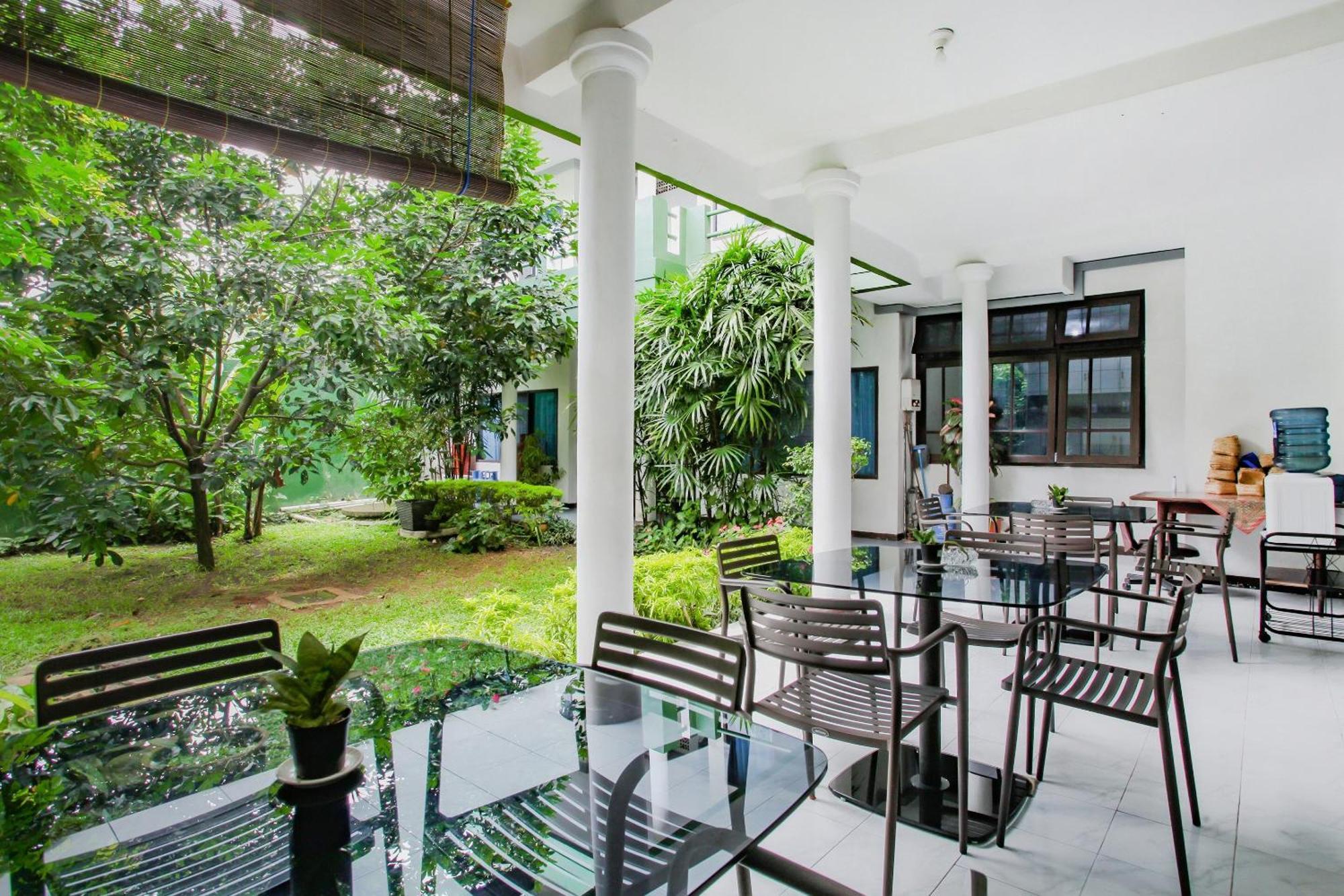 Oyo Life 90091 Wisma Pakuan Syariah Bogor Exteriör bild