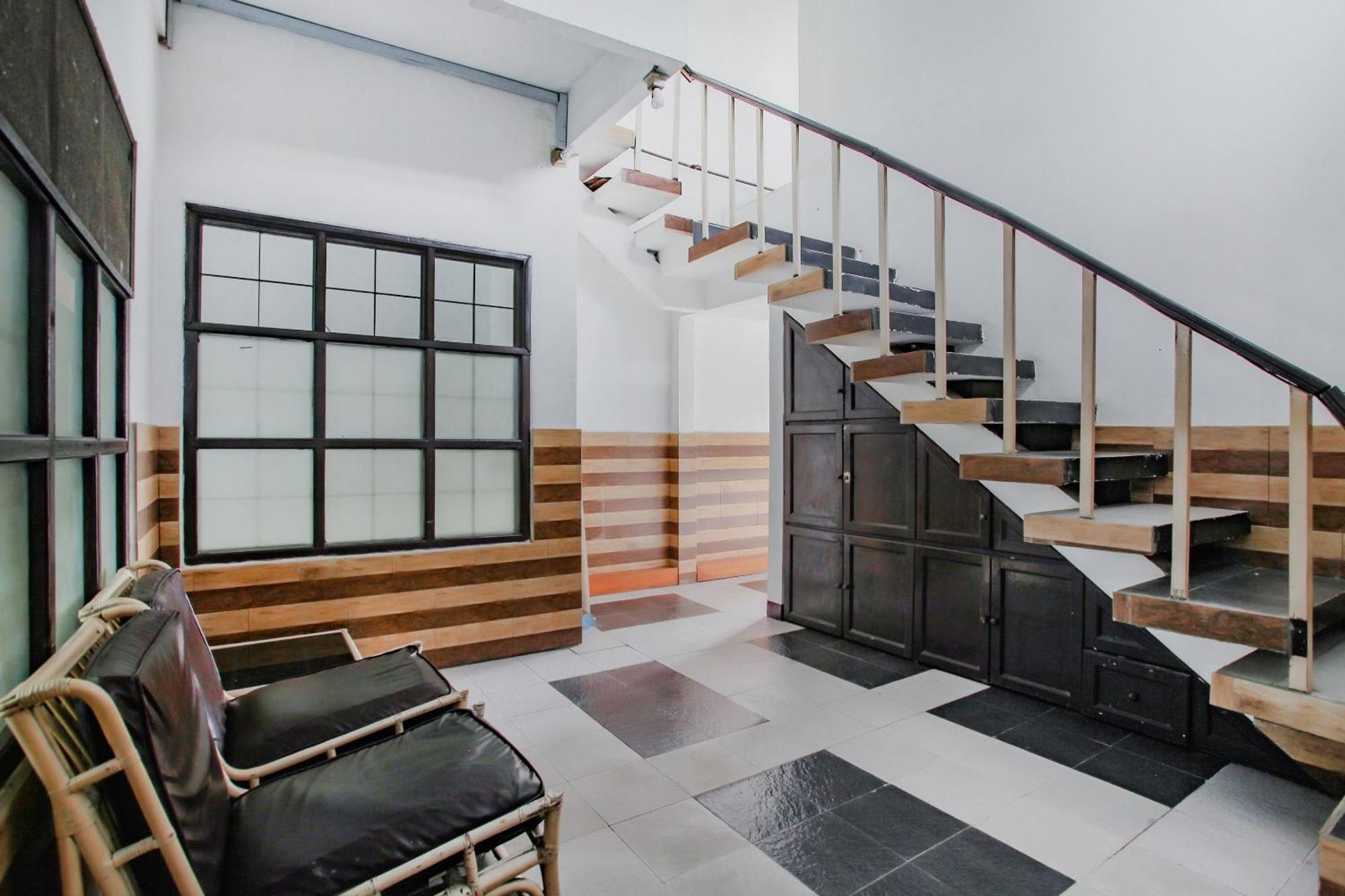 Oyo Life 90091 Wisma Pakuan Syariah Bogor Exteriör bild