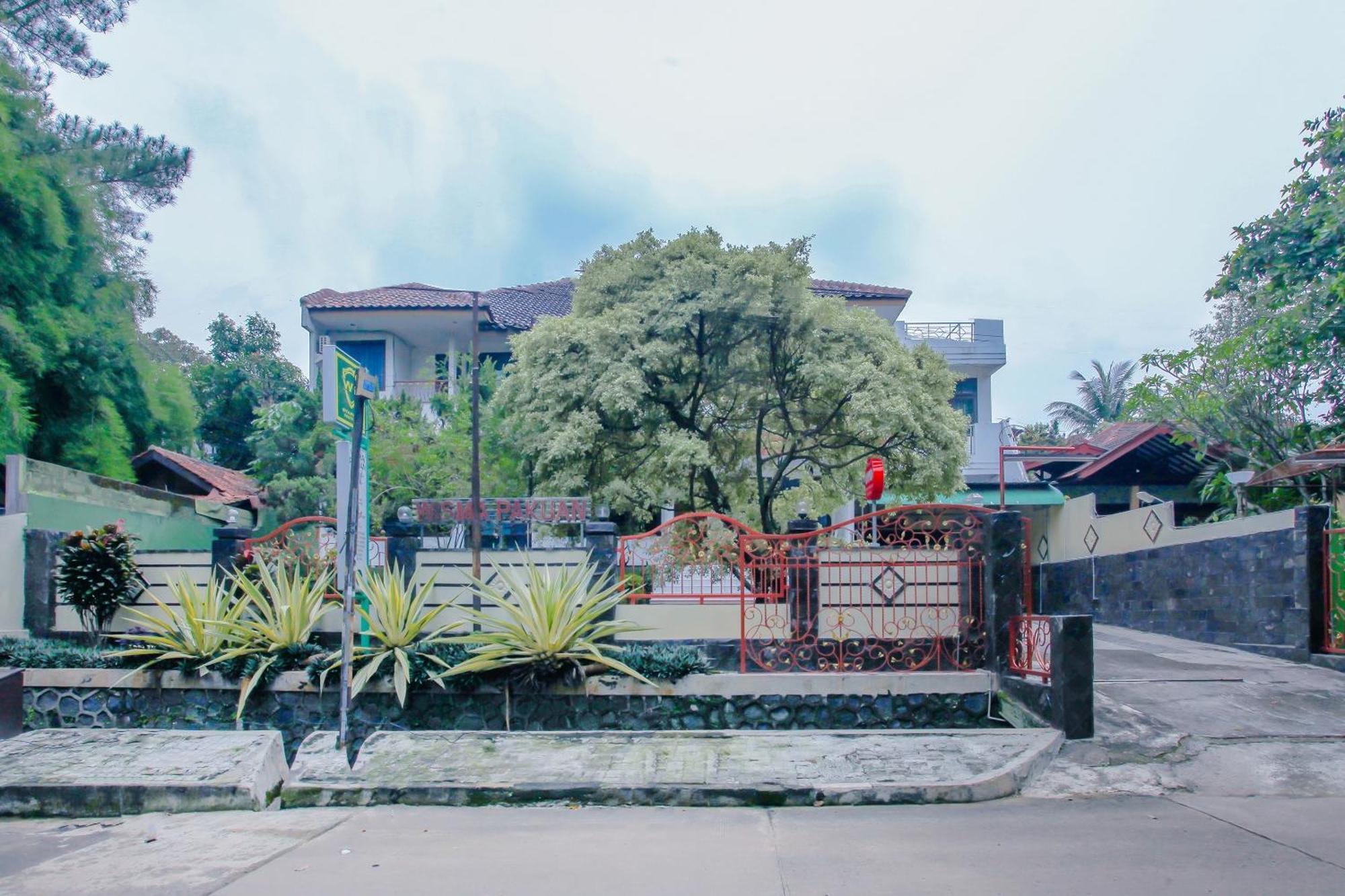 Oyo Life 90091 Wisma Pakuan Syariah Bogor Exteriör bild