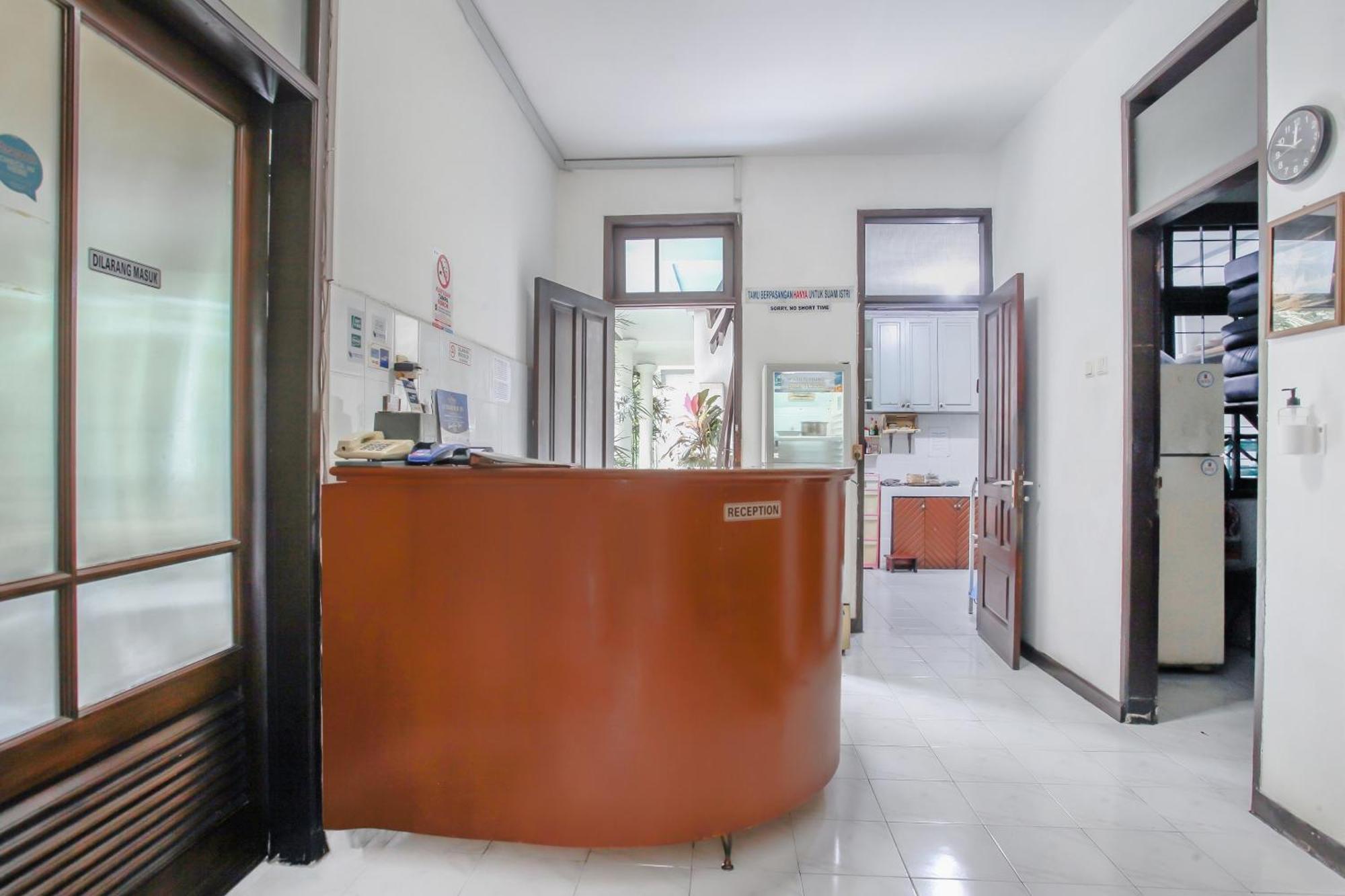 Oyo Life 90091 Wisma Pakuan Syariah Bogor Exteriör bild